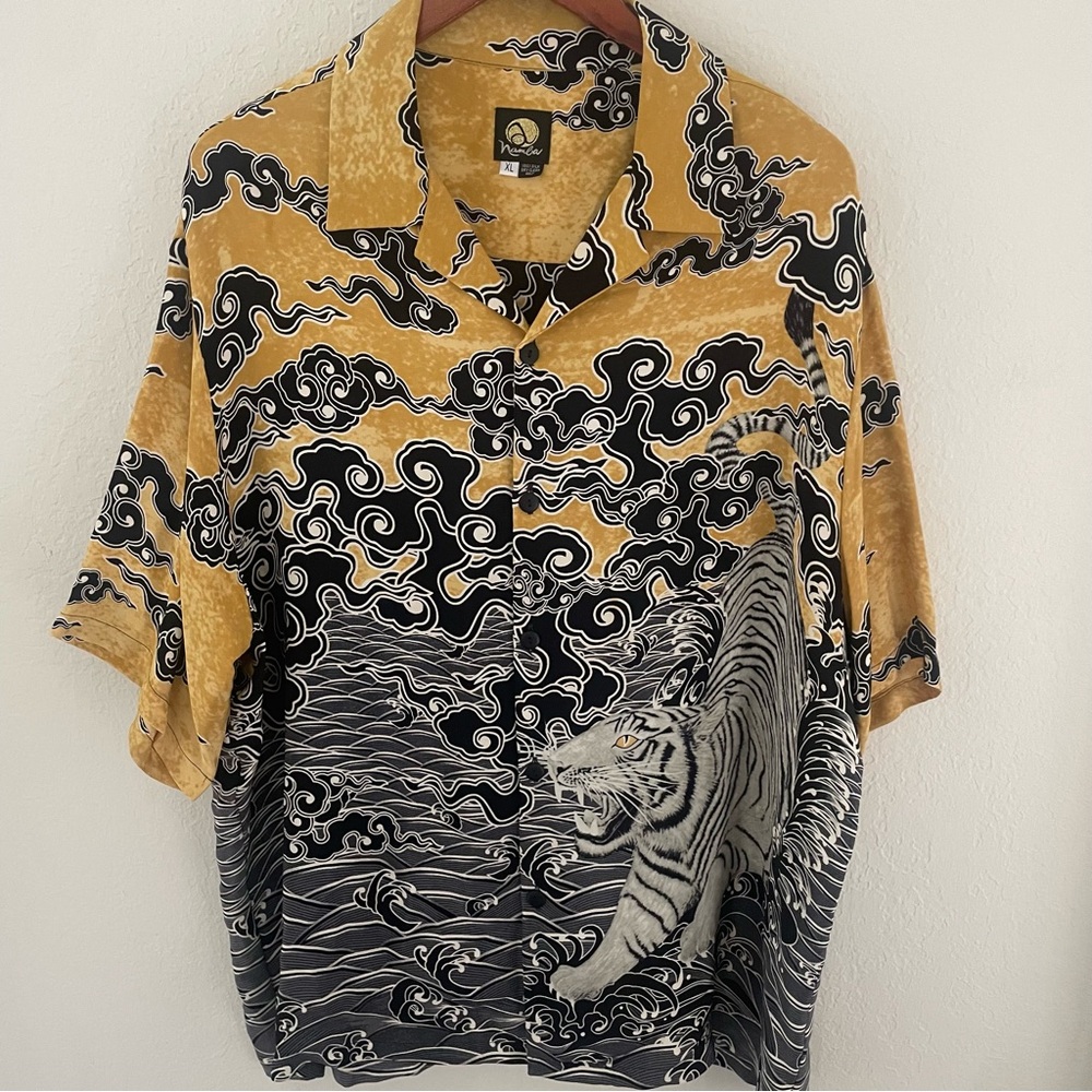 Namba Hawaii Men's Gold and Black Tiger Print Shirt